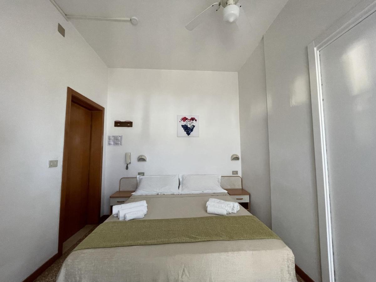 Hotel Alex Rimini Exterior photo
